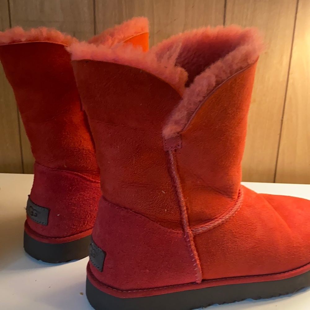Red Ugg’s with dark gray trimming